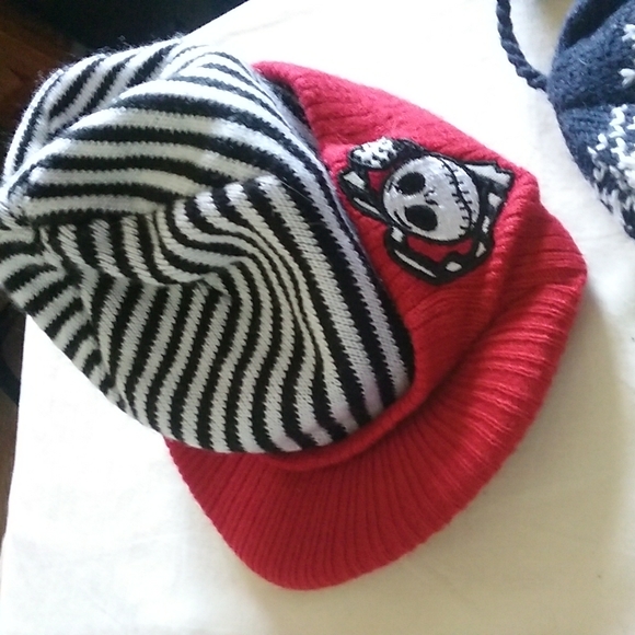 Two lined winter hats. - Picture 2 of 3